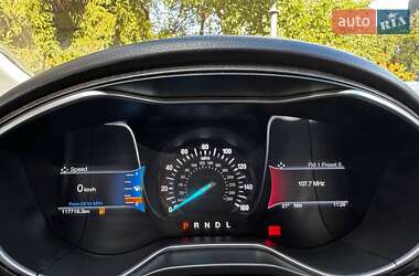 Седан Ford Fusion 2016 в 