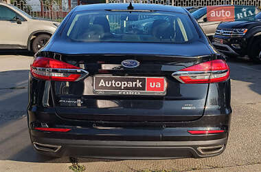 Седан Ford Fusion 2019 в 