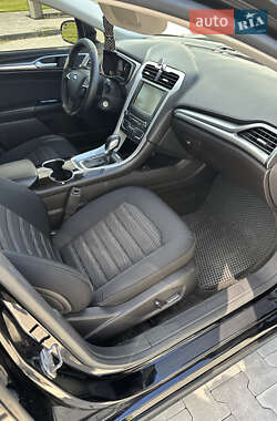 Седан Ford Fusion 2015 в 