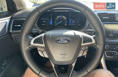 Седан Ford Fusion 2015 в 