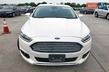 Седан Ford Fusion 2016 в 