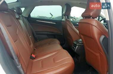 Седан Ford Fusion 2016 в 