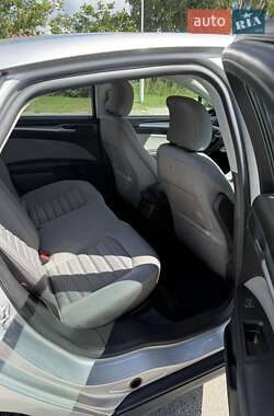 Седан Ford Fusion 2015 в 