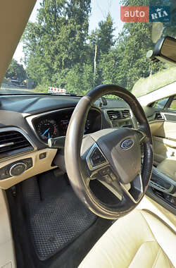 Седан Ford Fusion 2015 в 
