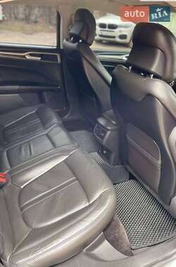 Седан Ford Fusion 2013 в 