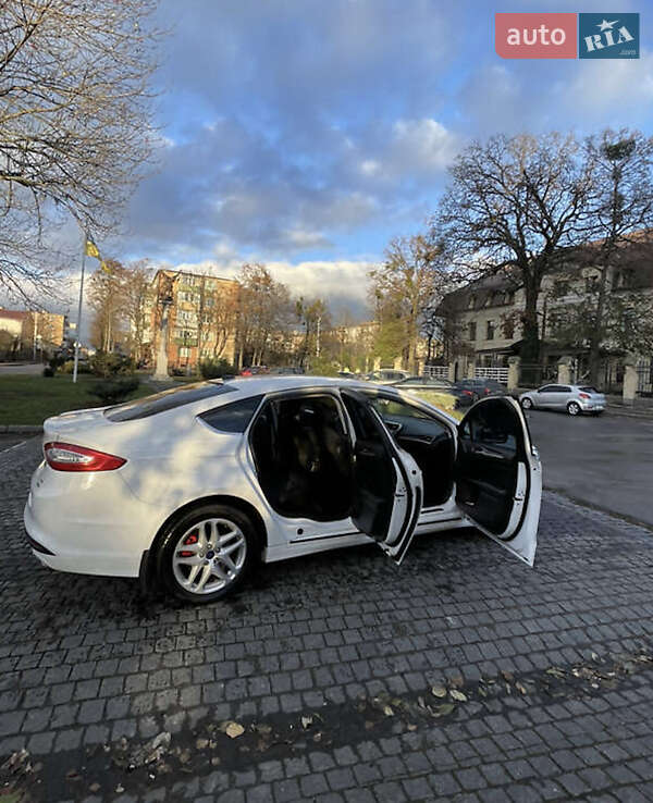 Седан Ford Fusion 2016 в Черновцах