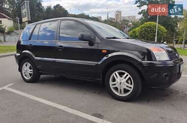 Хэтчбек Ford Fusion 2011 в 