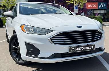 Седан Ford Fusion 2018 в 
