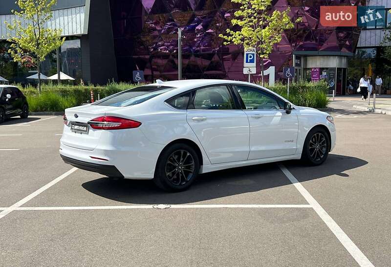 Седан Ford Fusion 2018 в Киеве
