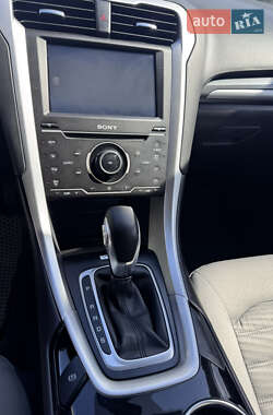 Седан Ford Fusion 2015 в 