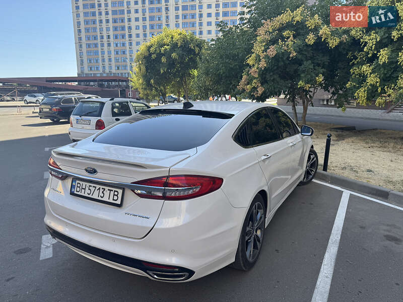 Седан Ford Fusion 2016 в 