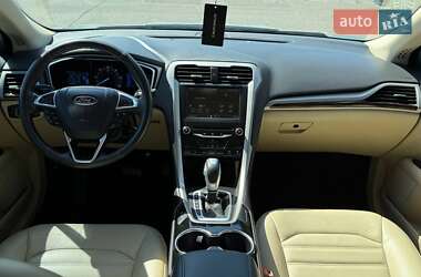 Седан Ford Fusion 2013 в 