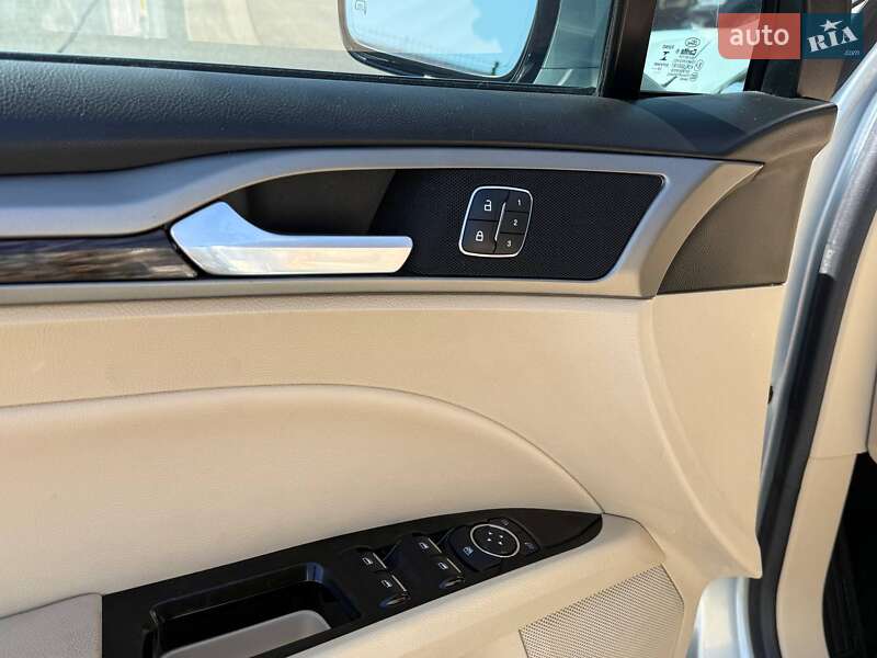Седан Ford Fusion 2013 в Одесі