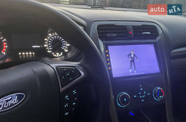 Седан Ford Fusion 2016 в 
