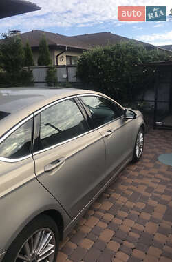 Седан Ford Fusion 2015 в 