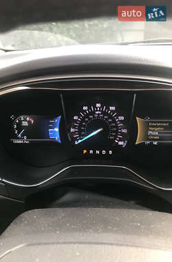 Седан Ford Fusion 2015 в 