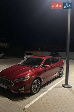 Седан Ford Fusion 2019 в 