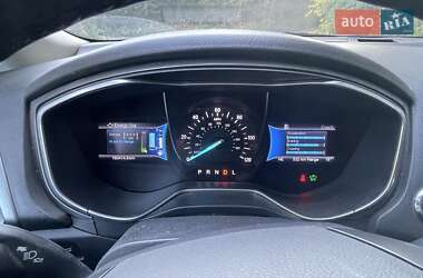 Седан Ford Fusion 2016 в 