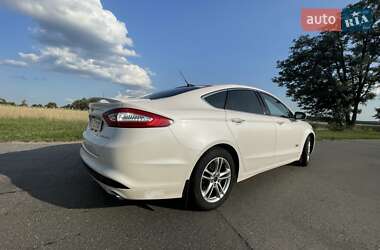 Седан Ford Fusion 2016 в 