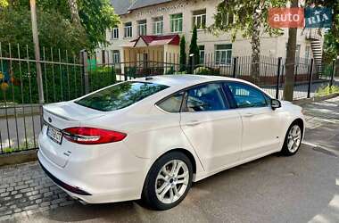 Седан Ford Fusion 2018 в 