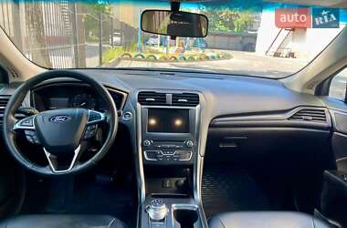 Седан Ford Fusion 2018 в 
