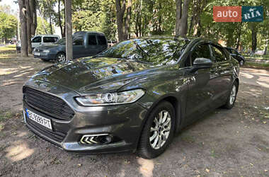 Седан Ford Fusion 2016 в 