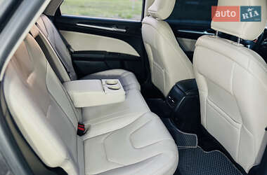 Седан Ford Fusion 2017 в 