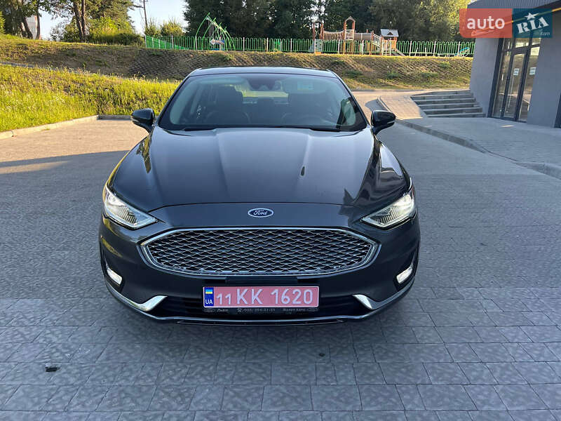 Седан Ford Fusion 2019 в 