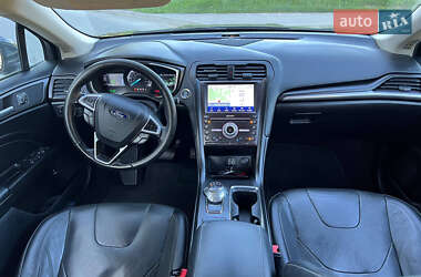 Седан Ford Fusion 2019 в 