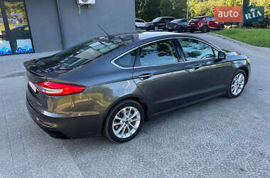 Седан Ford Fusion 2019 в 