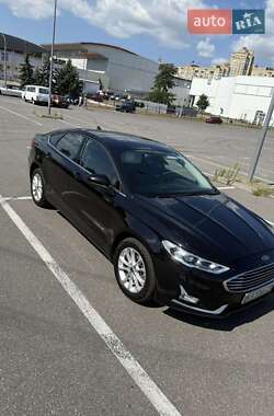 Седан Ford Fusion 2019 в 