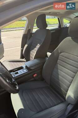 Седан Ford Fusion 2019 в 