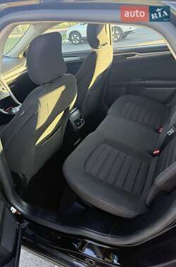 Седан Ford Fusion 2019 в 