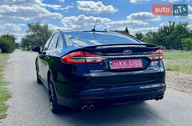 Седан Ford Fusion 2017 в 