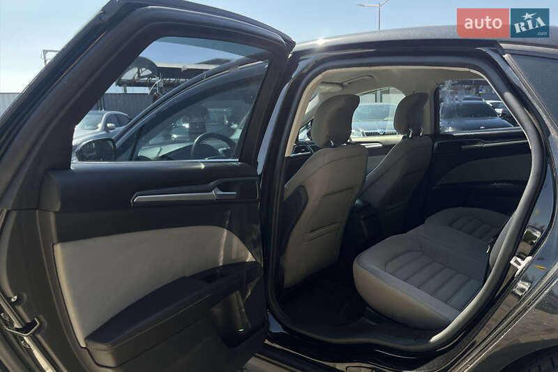 Седан Ford Fusion 2014 в Мукачевому