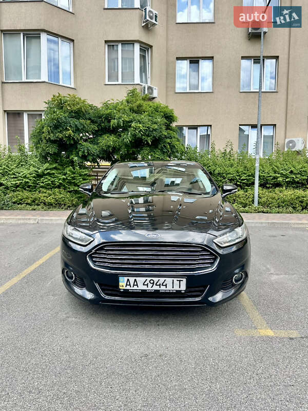 Седан Ford Fusion 2016 в 