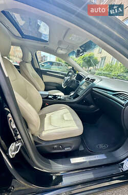 Седан Ford Fusion 2016 в 