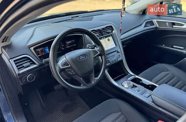Седан Ford Fusion 2018 в 