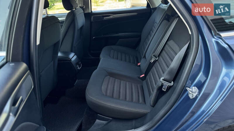 Седан Ford Fusion 2018 в Калуше