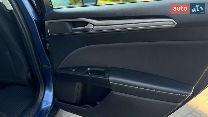 Седан Ford Fusion 2018 в Калуше