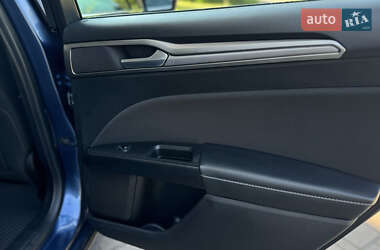 Седан Ford Fusion 2018 в 