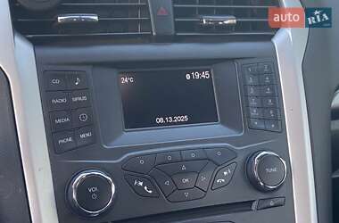 Седан Ford Fusion 2015 в 