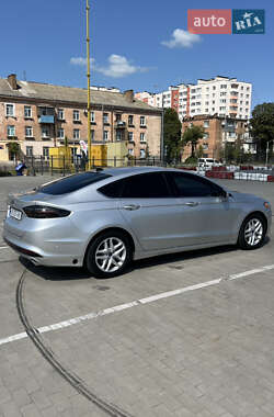 Седан Ford Fusion 2015 в 