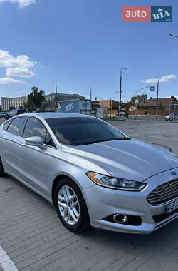 Седан Ford Fusion 2015 в 