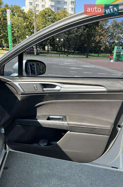Седан Ford Fusion 2015 в 