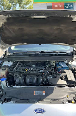 Седан Ford Fusion 2015 в 