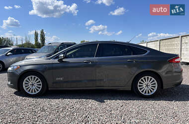 Седан Ford Fusion 2015 в 
