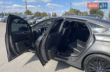 Седан Ford Fusion 2013 в 