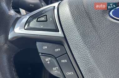 Седан Ford Fusion 2013 в 