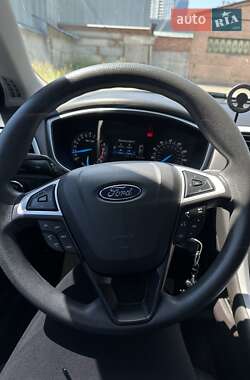 Седан Ford Fusion 2015 в 